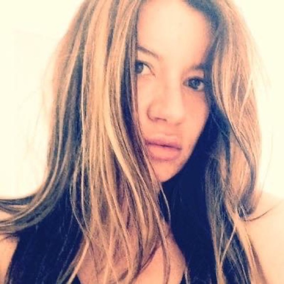 Meet your Posher, Jennifer - Picture 2 of 2